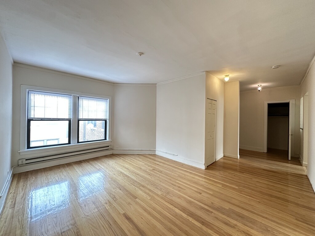 Building Photo - 1322 Oak Ave