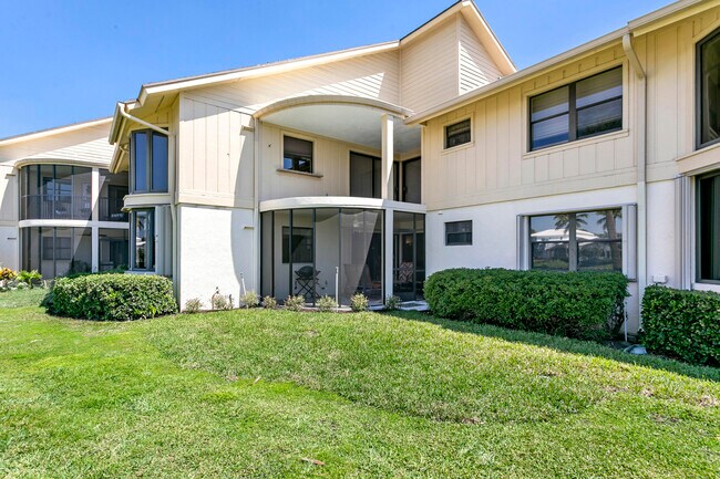 Building Photo - 16997 Waterbend Dr