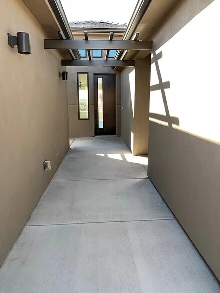 Building Photo - 948 W Jonathon Dr