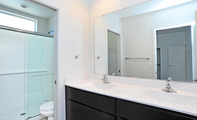 Building Photo - Modern Luxury in Central Tucson!