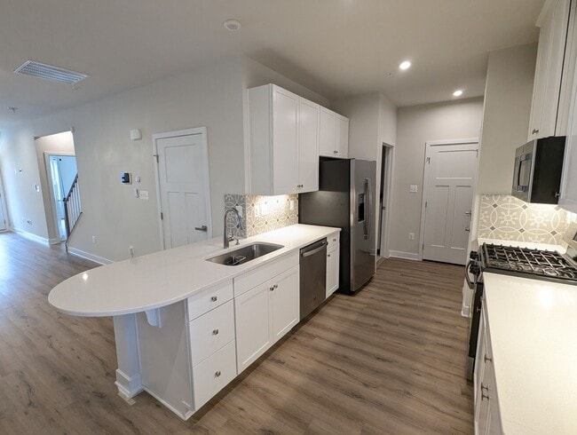 Building Photo - Stunning villa in the Harrison Terrace com...