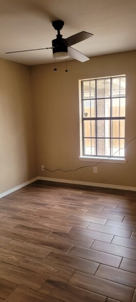 Building Photo - 1900 Lark Ave