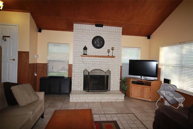 Building Photo - 420 Old Course Dr