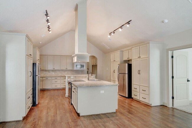 Building Photo - Currently occupied until July 31, 2026