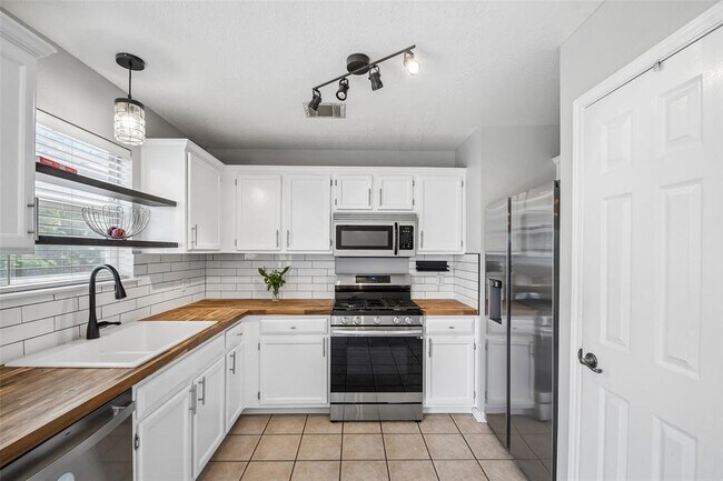 Building Photo - 1110 Brashear Ln