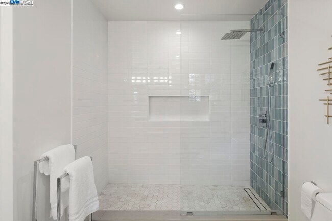 Building Photo - 10336 Greenview Dr