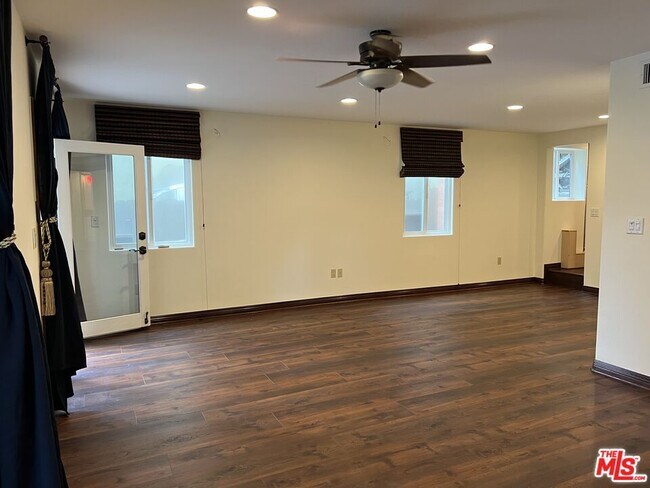 Building Photo - 1019 Camino Real