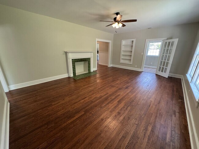 Building Photo - Renovated 3/2.5 House with bonus room in South Rome- $1,795
