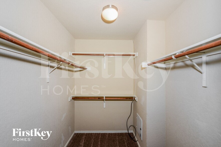 Building Photo - 12111 Karnes Way