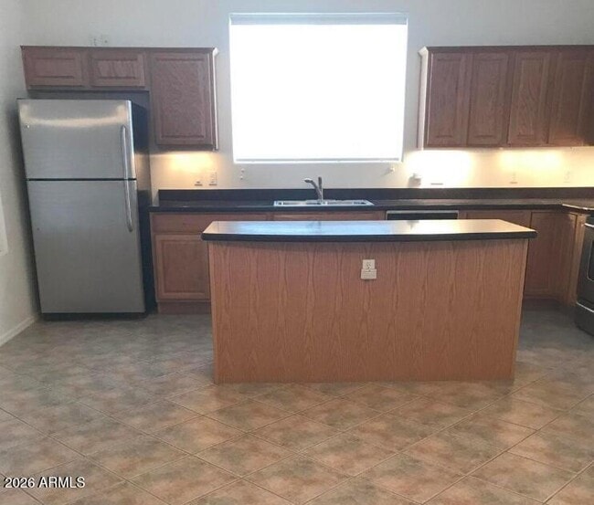 Building Photo - 890 S Golf View Dr