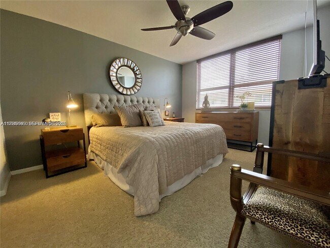 Building Photo - 2080 S Ocean Dr