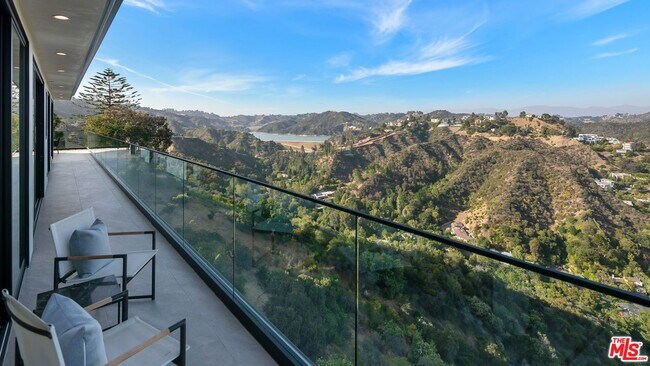 Building Photo - 1324 Stradella Rd