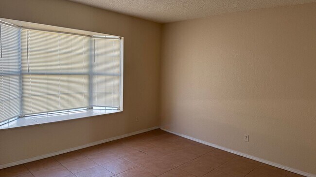 Building Photo - 2 BEDROOMS 1.5 BATHROOMS  TOWNHOUSE AVAILABLE FOR RENT !!!