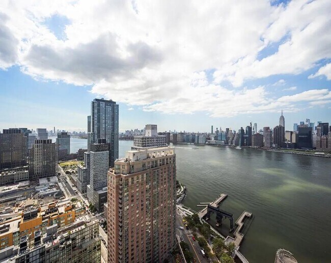 Building Photo - 3 bedroom in Long Island City NY 11109