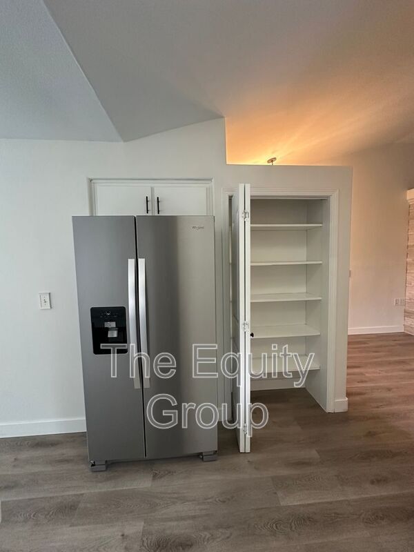 Building Photo - 1421 E Mesa Ct