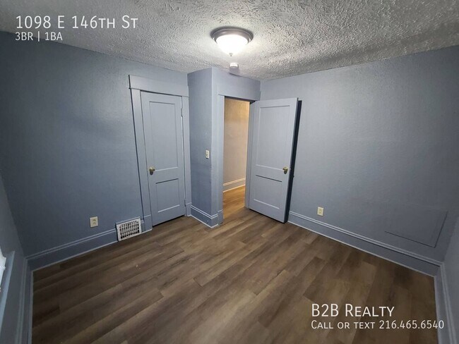 Building Photo - 1098 E 146th St