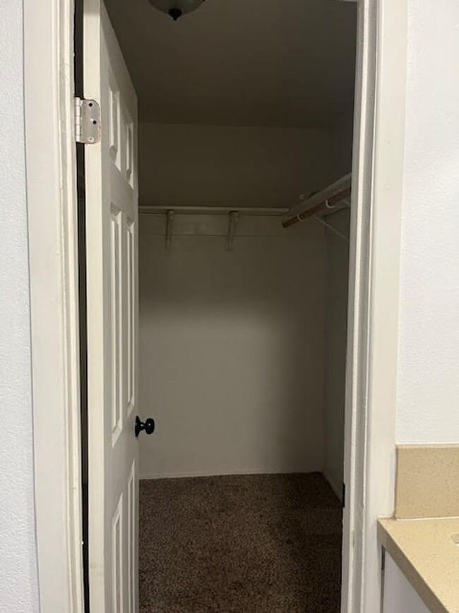 Building Photo - Pet Friendly 4 Bedroom Home