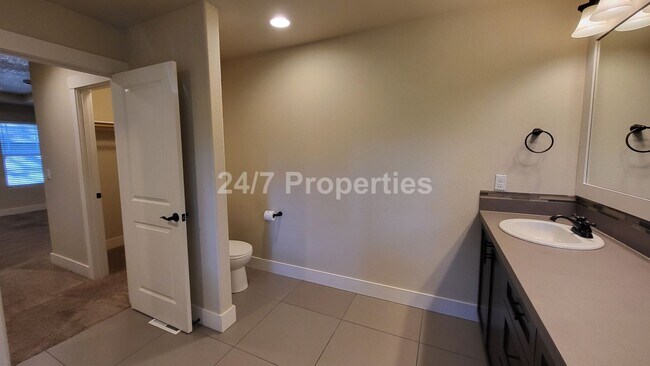 Building Photo - Picturesque 4BD | 2.5 BA - South Beaverton