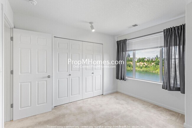 Building Photo - Two Bedroom Condo in Progress Ridge - Lake...