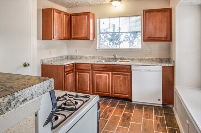Building Photo - 10025 Rosbrook Dr