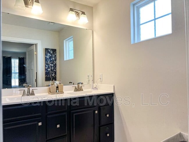 Building Photo - 111 Sylvester St