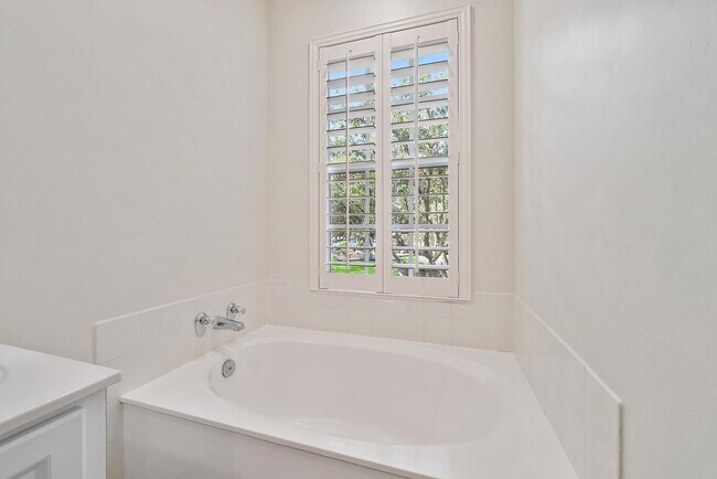 Building Photo - 196 Poinciana Dr