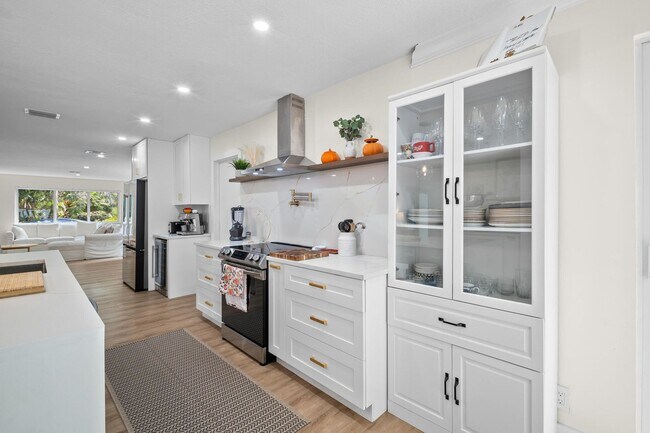 Building Photo - 2421 SW 29th Way