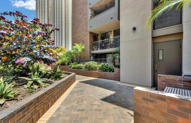 Building Photo - 750 State St