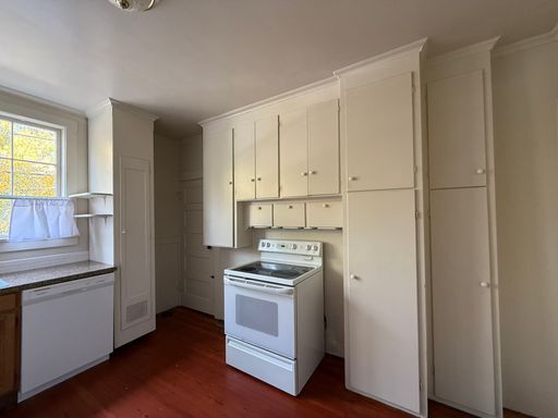 Building Photo - 3-Bedroom House with Laundry and SunRoom Close to University of Washington