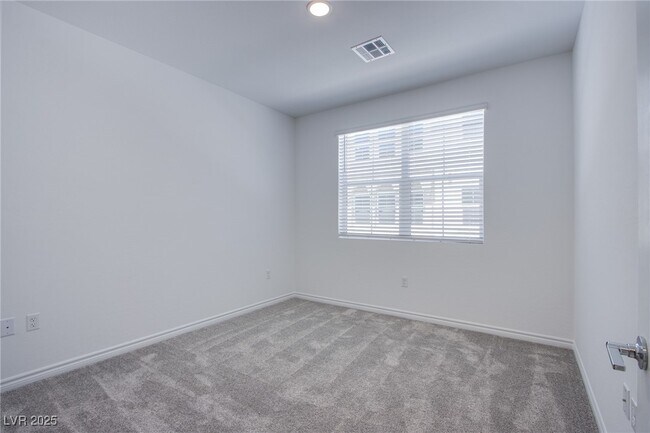 Building Photo - 2555 Hampton Rd
