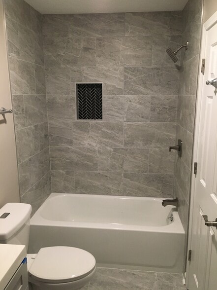 Master Bathroom 2 - 2110 Newport Lndg