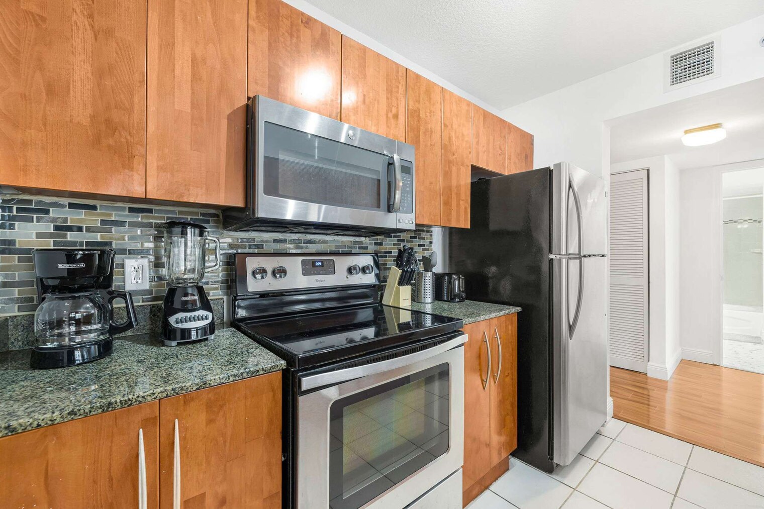 Building Photo - 1 SE 12th St