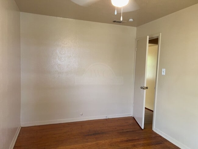 Building Photo - 110 Bybee Ct