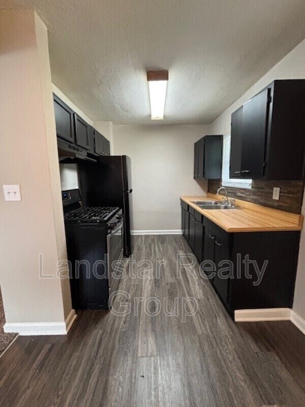 Building Photo - 4714 Seville Dr