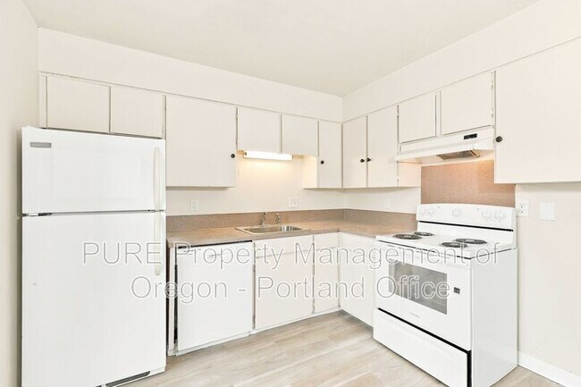 Building Photo - 2094 SE Pinelane St