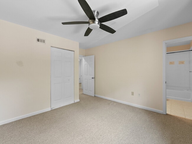 Building Photo - Spacious Reston Townhome in a Prime Centra...