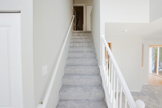 Building Photo - 3174 Bromley Ln