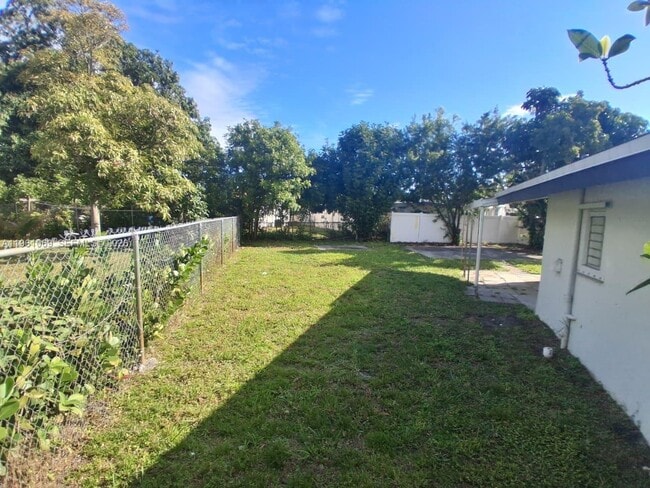 Building Photo - 1307 NW 16th St