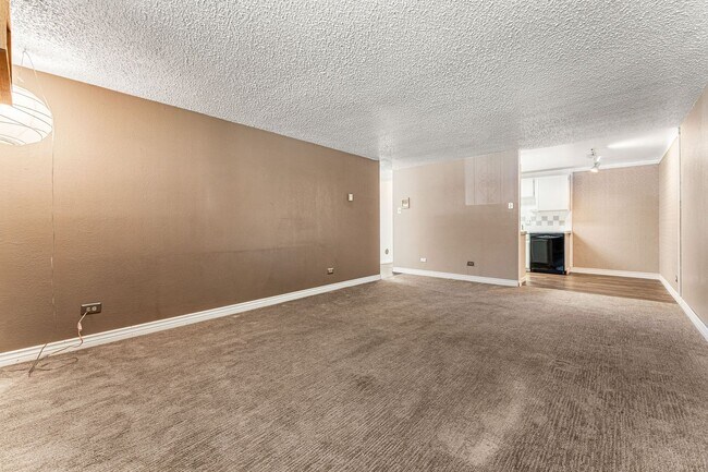 Building Photo - Condo in Historic Governor's Park!
