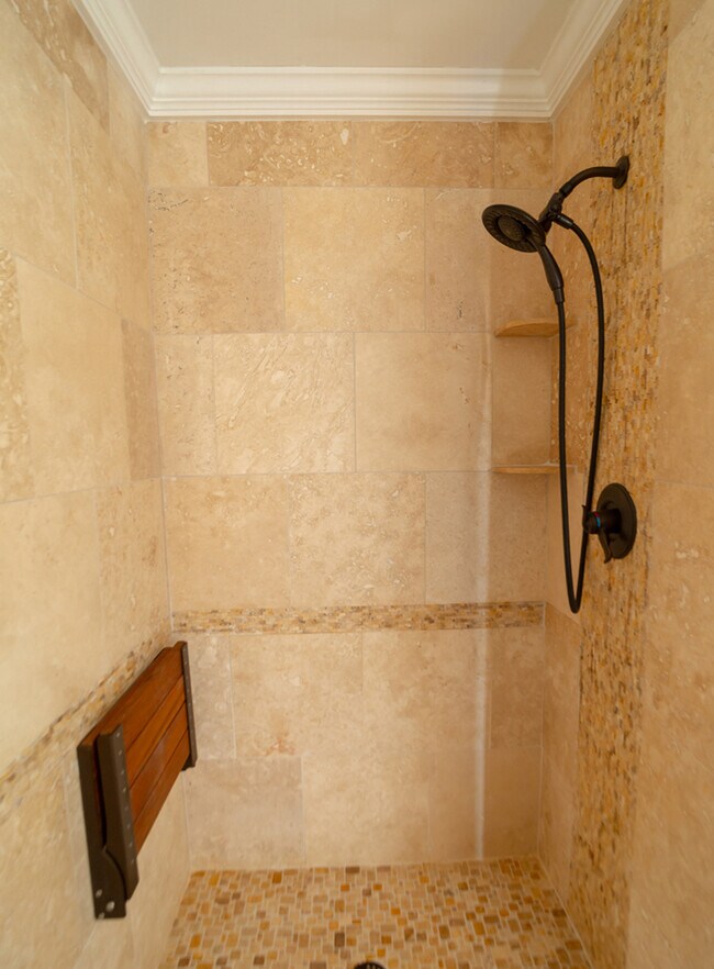 Building Photo - 333 Mathews Ave NE