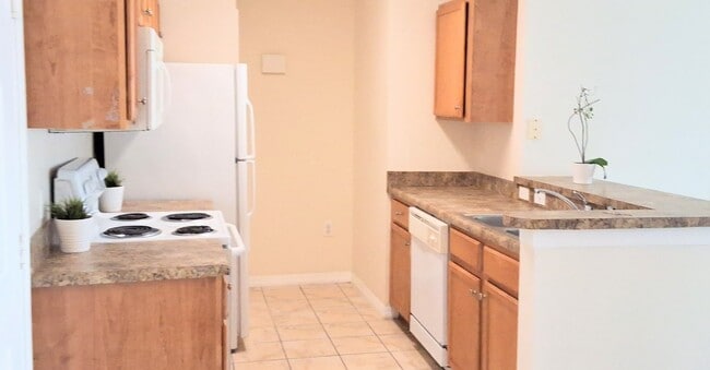Building Photo - Beautiful 2 bedroom/2 bath condo with a ba...
