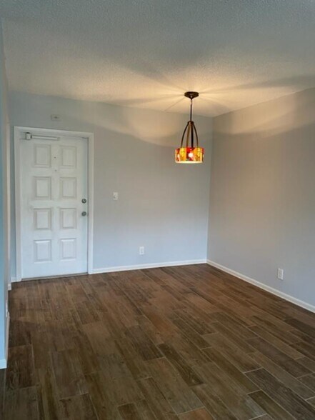 Entry/Dining - 3710 N Pine Island Rd