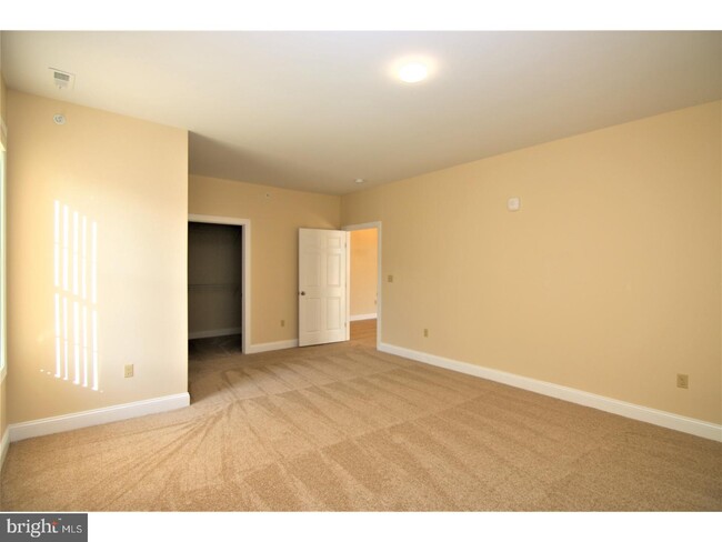 Building Photo - 1655 Kenton Rd