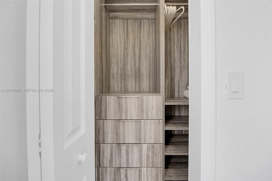 Building Photo - 18361 NE 20th Pl