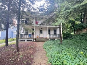 Building Photo - 162-164 Grand Ave NE