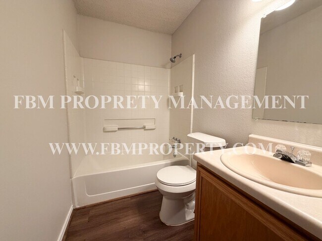 Building Photo - 493 Bryant Ave