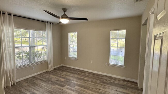 Building Photo - 8932 Manor Loop