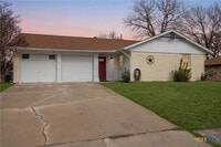 Building Photo - 211 E Hogan Dr