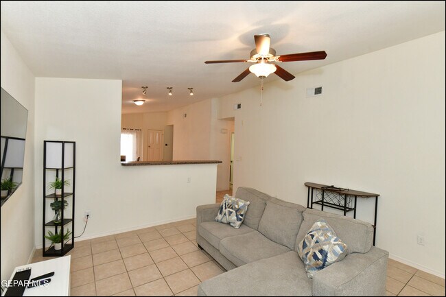 Building Photo - 10661 Canyon Sage Dr