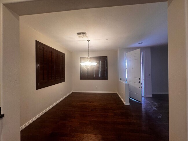 Building Photo - 5 BEDROOM HOME IN POWER RANCH